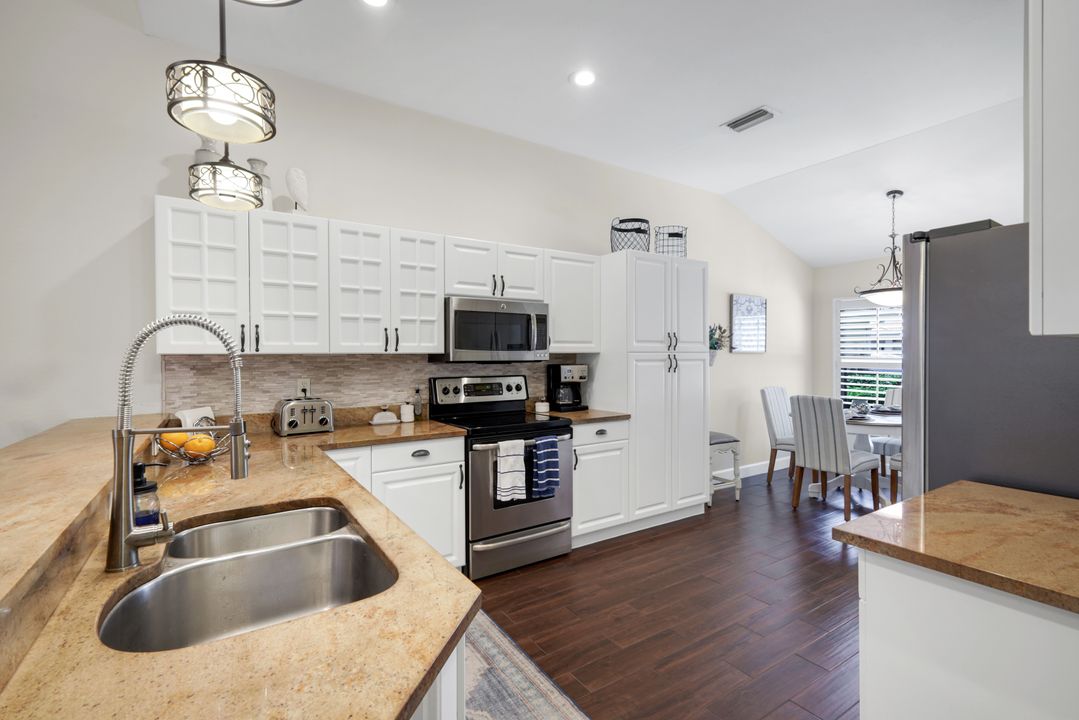 5887 Northridge Dr N, Naples, FL 34110