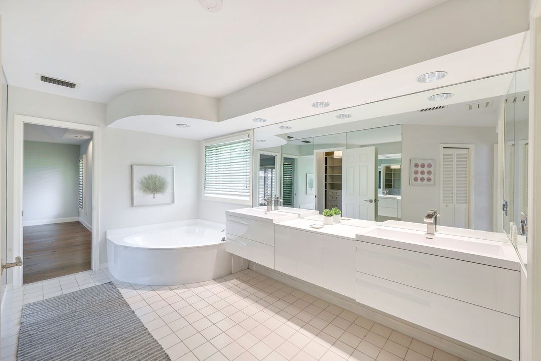 2209 Noble Ct, Naples, FL 34110