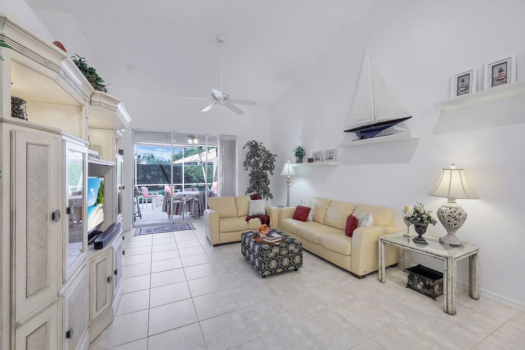 6721 Calumet Dr, Naples, FL 34113