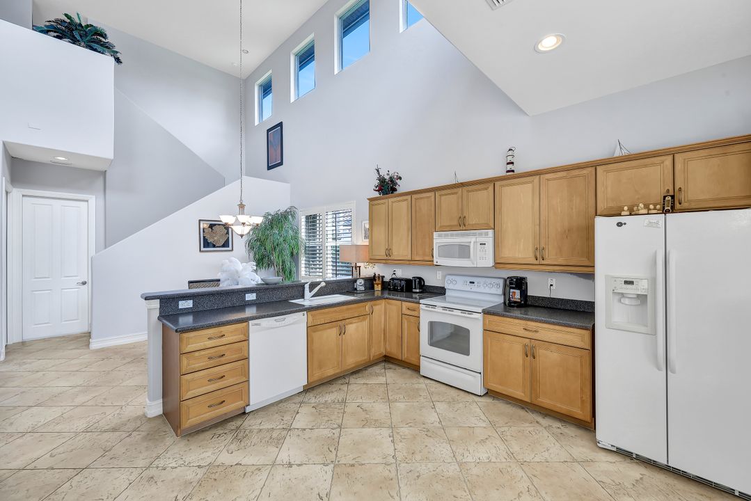 6172 Dogleg Dr, Naples, FL 34113