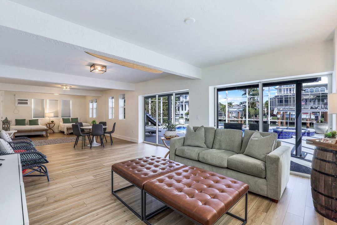 437 Tradewinds Ave, Naples, FL 34108