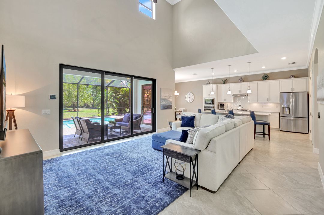 2102 Antigua Ln, Naples, FL 34120