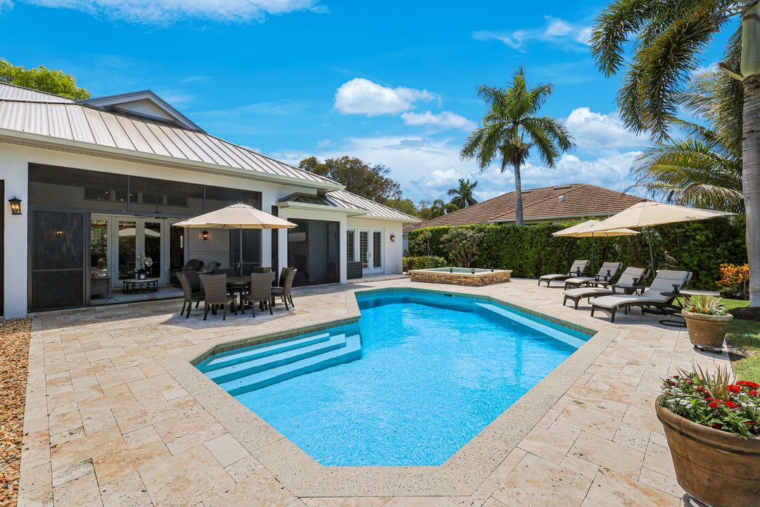 641 Pine Ct, Naples, FL 34102