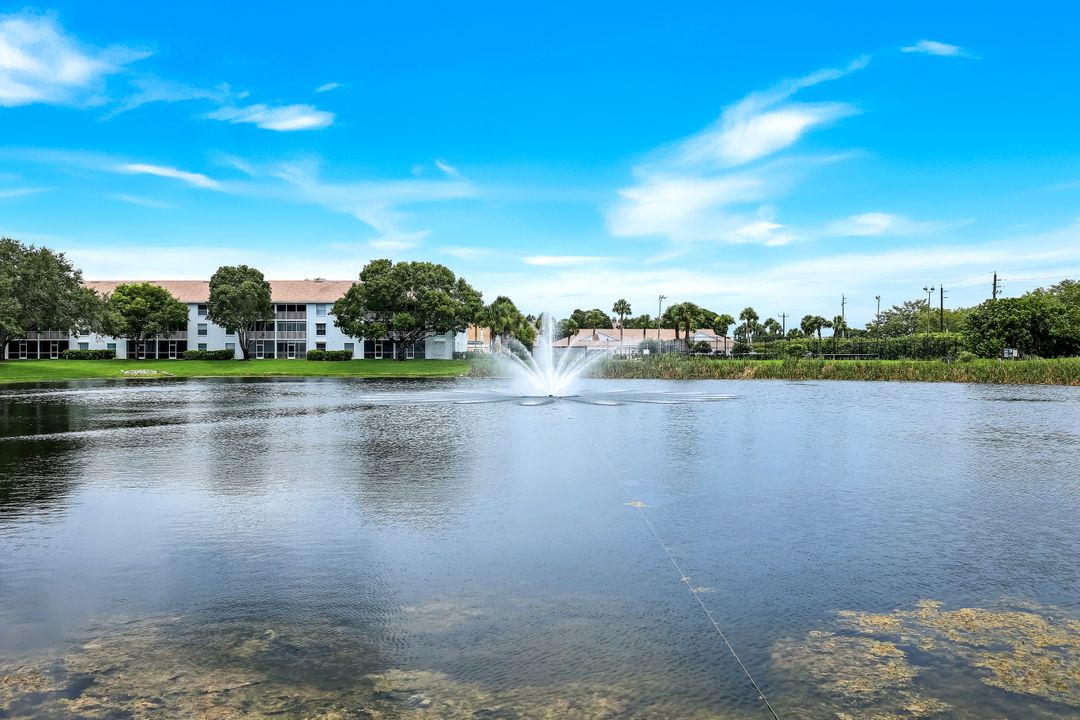 9850 Victoria Ln #205, Naples, FL 34109