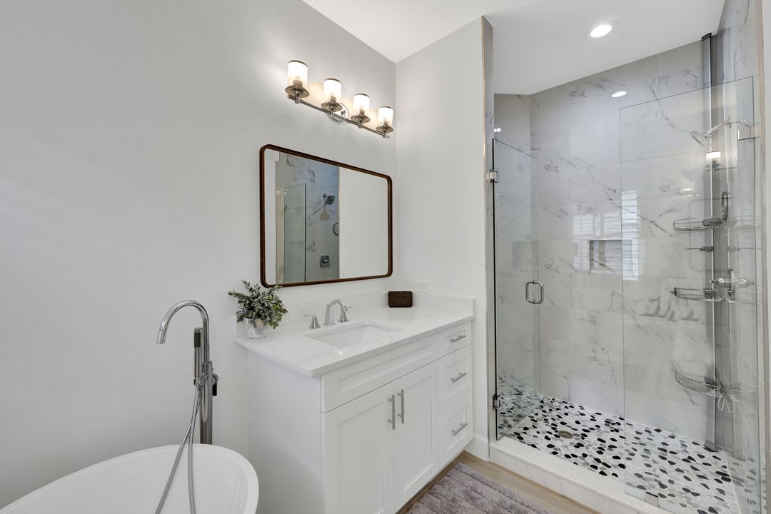 20001 Seadale Ct, Estero, FL 33928