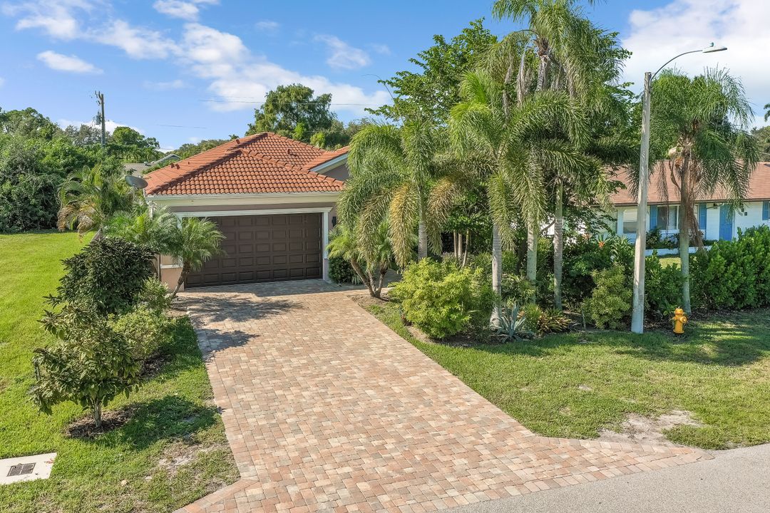 838 95th Ave N, Naples, FL 34108