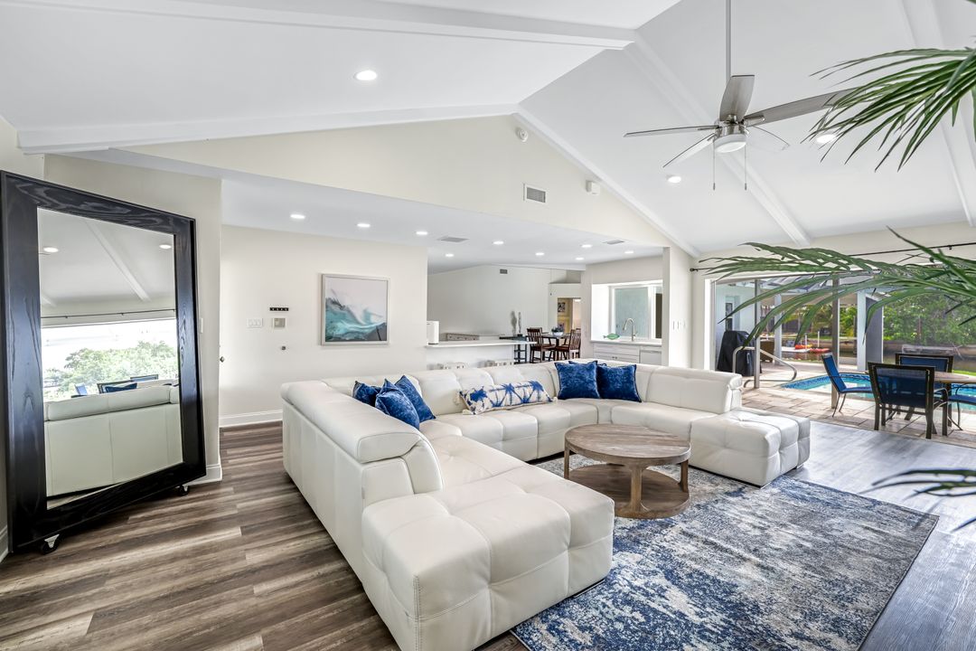 401 Capri Blvd, Naples, FL 34113