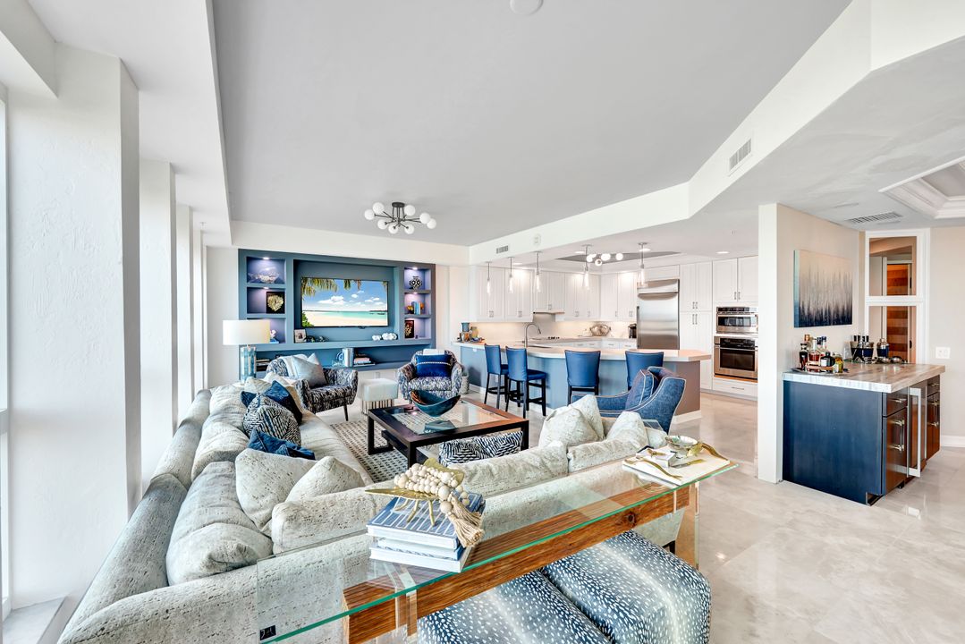 295 Grande Way #1403, Naples, FL 34110