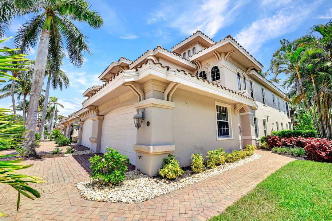 3176 Serena Ln #202, Naples, FL 34114