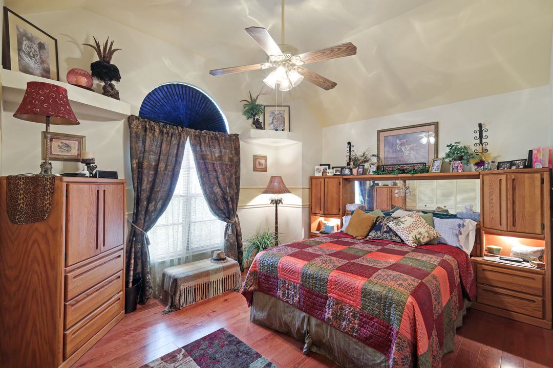 84 Valley Stream Ln, Naples, FL 34113