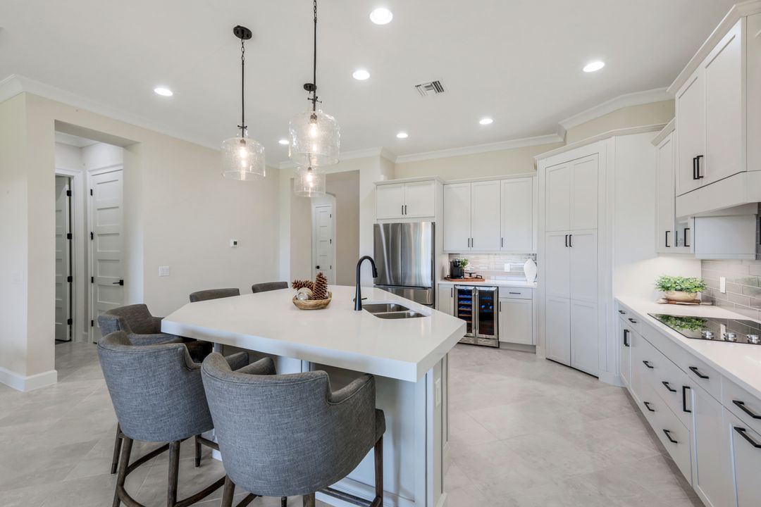 8850 Calypso Ct, Naples, FL 34112
