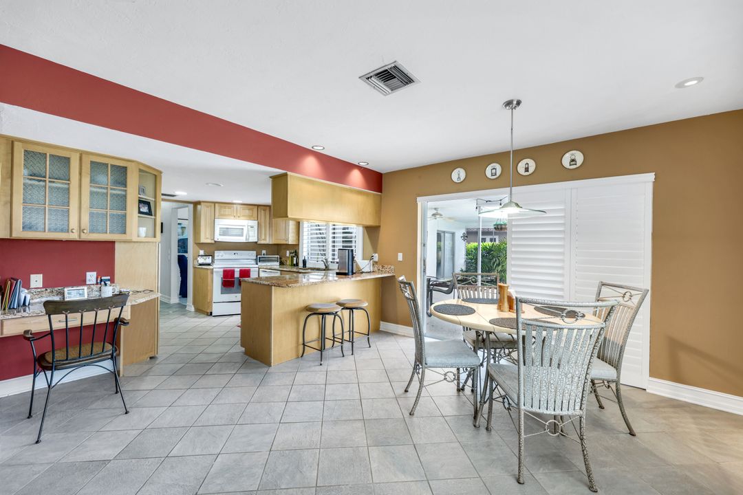 211 Pine Valley Cir, Naples, FL 34113