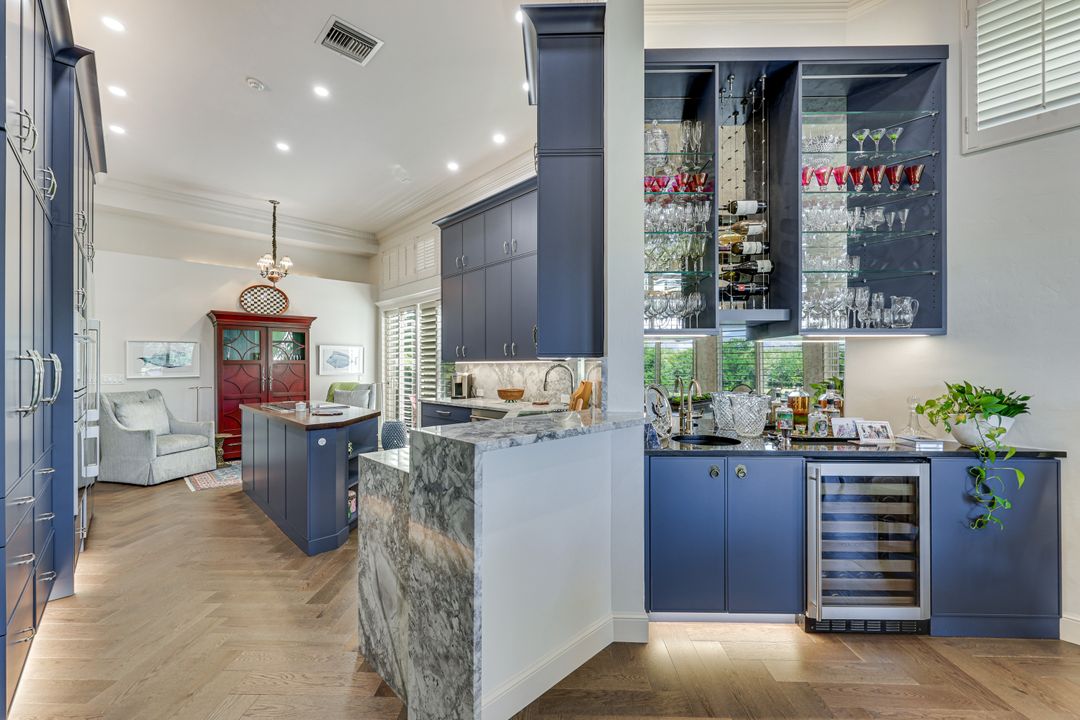 7913 Via Vecchia, Naples, FL 34108