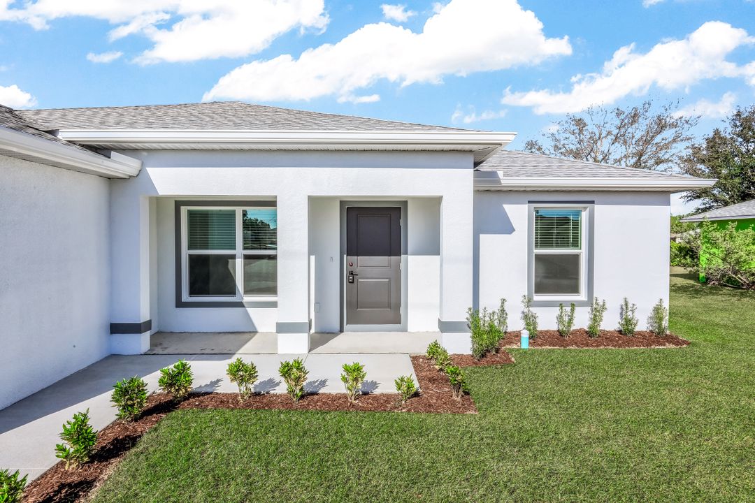 1702 NW 5th Pl, Cape Coral, FL 33993