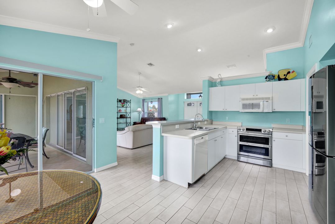 1718 SW 12th Ln, Cape Coral, FL 33991