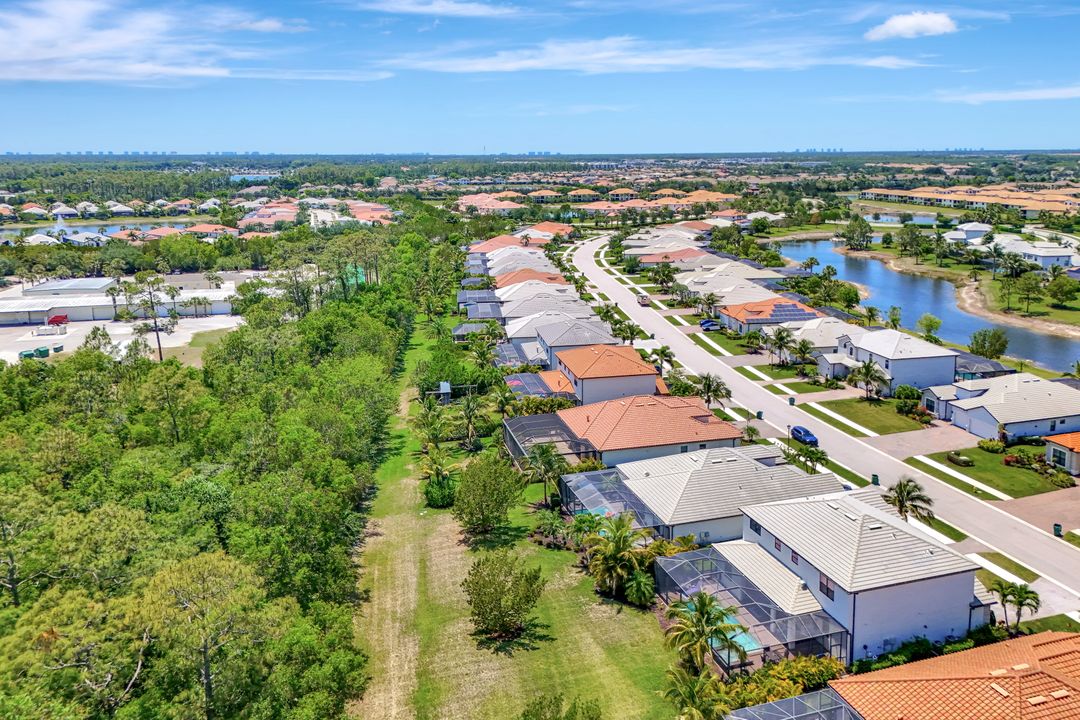 2102 Antigua Ln, Naples, FL 34120