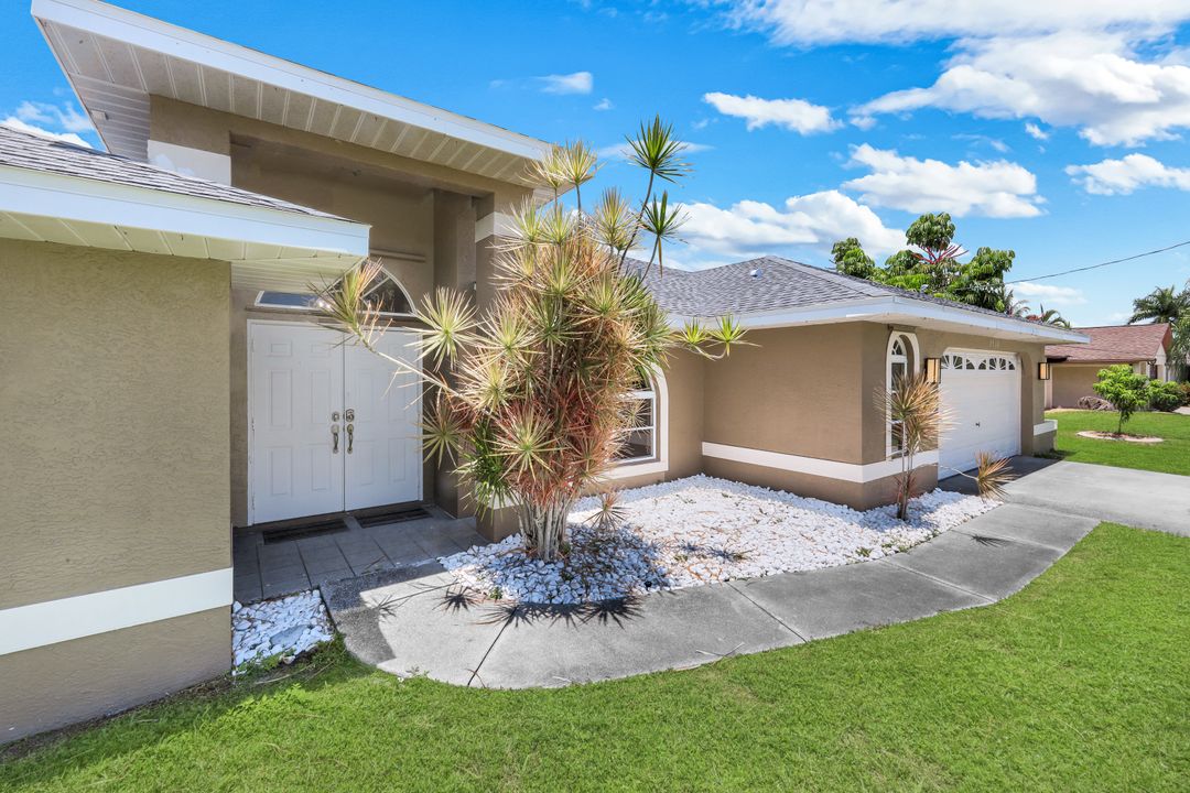 2526 SE 19th Pl, Cape Coral, FL 33904