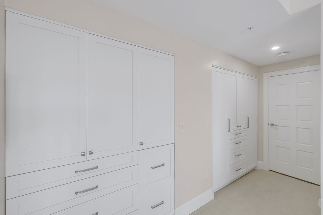 4201 Gulf Shore Blvd N #1003, Naples, FL 34103