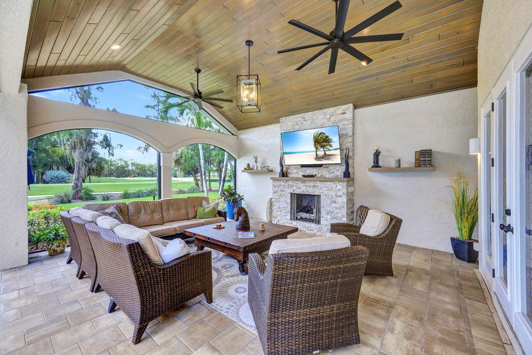 4624 Pond Apple Dr N, Naples, FL 34119