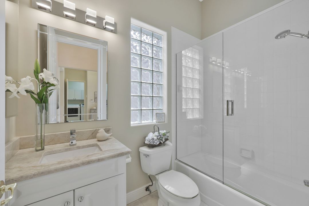 910 Villa Florenza Dr, Naples, FL 34119