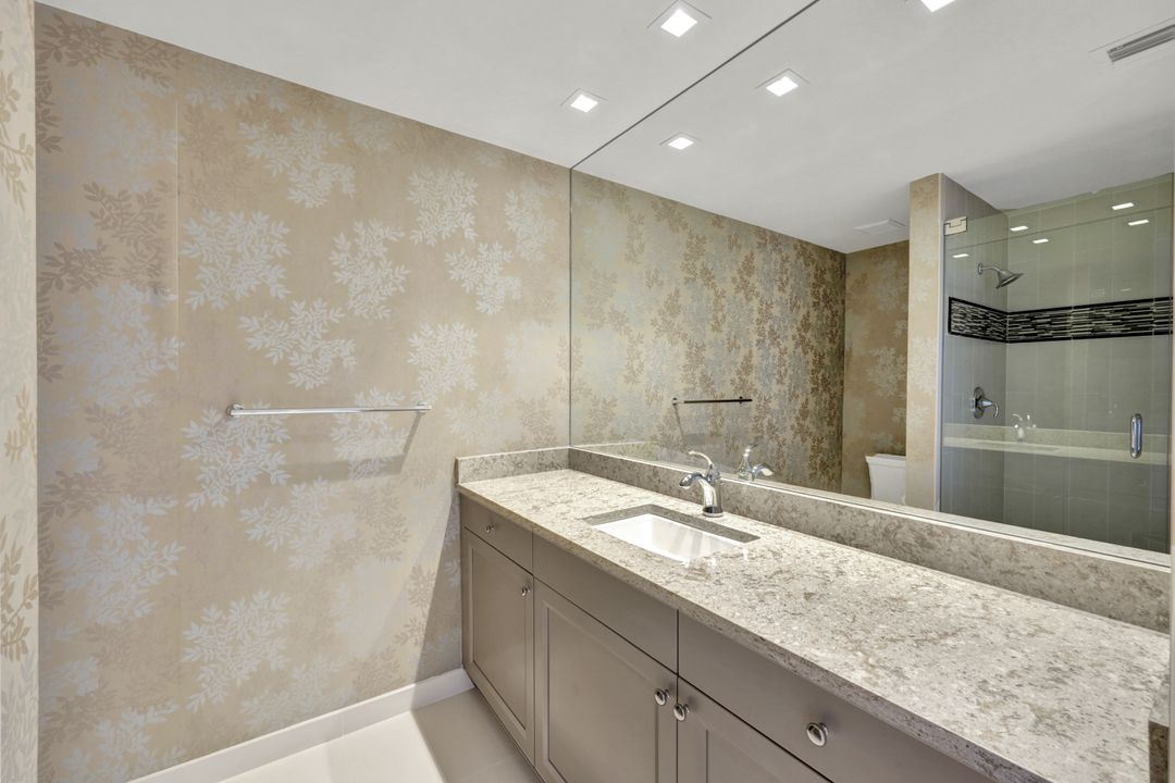 9811 Gulf Shore Dr #203, Naples, FL 34108