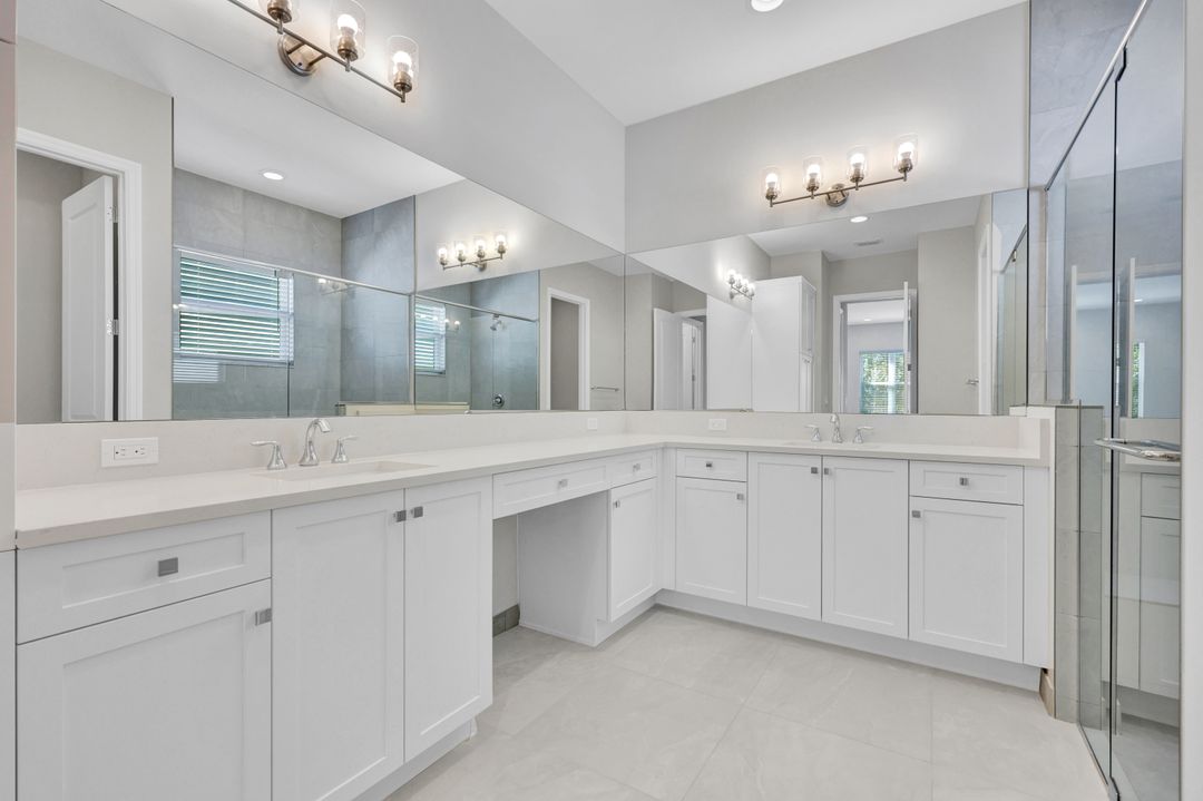 2440 Cambridge Wy, Naples, FL 34112