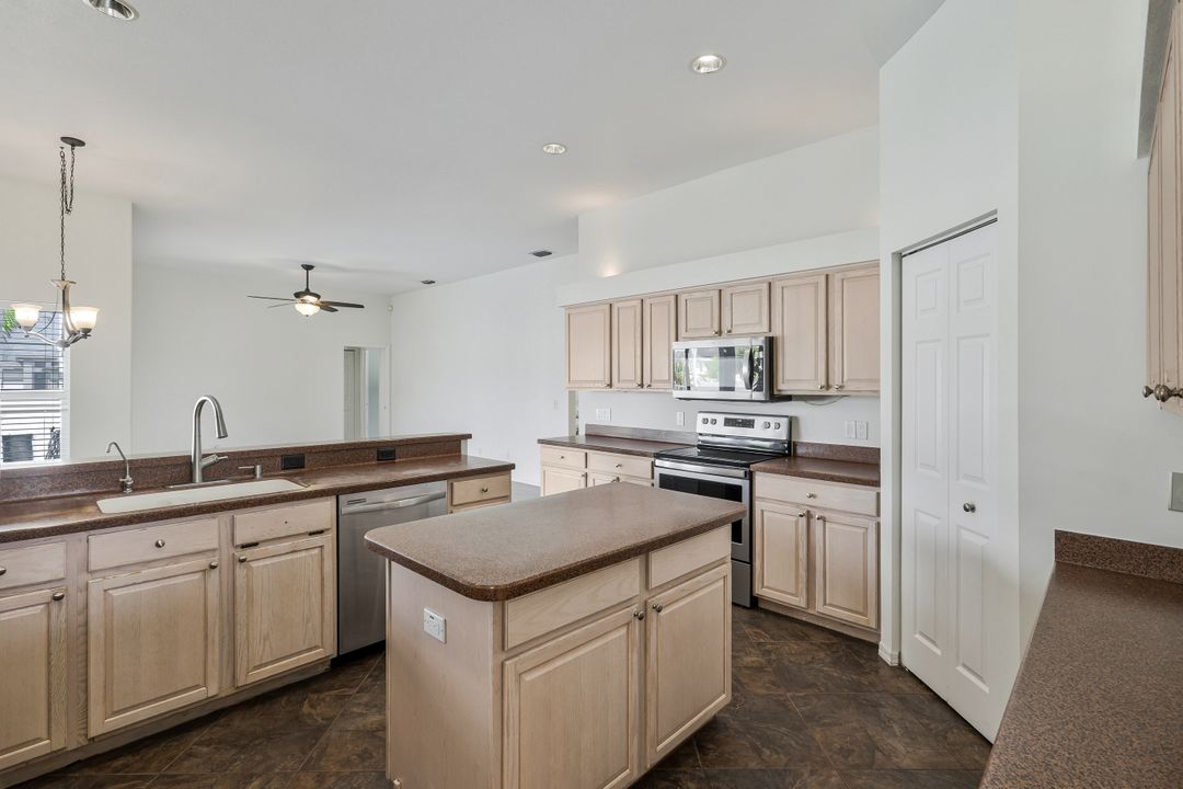 1728 NW 7th Ave, Cape Coral, FL 33993