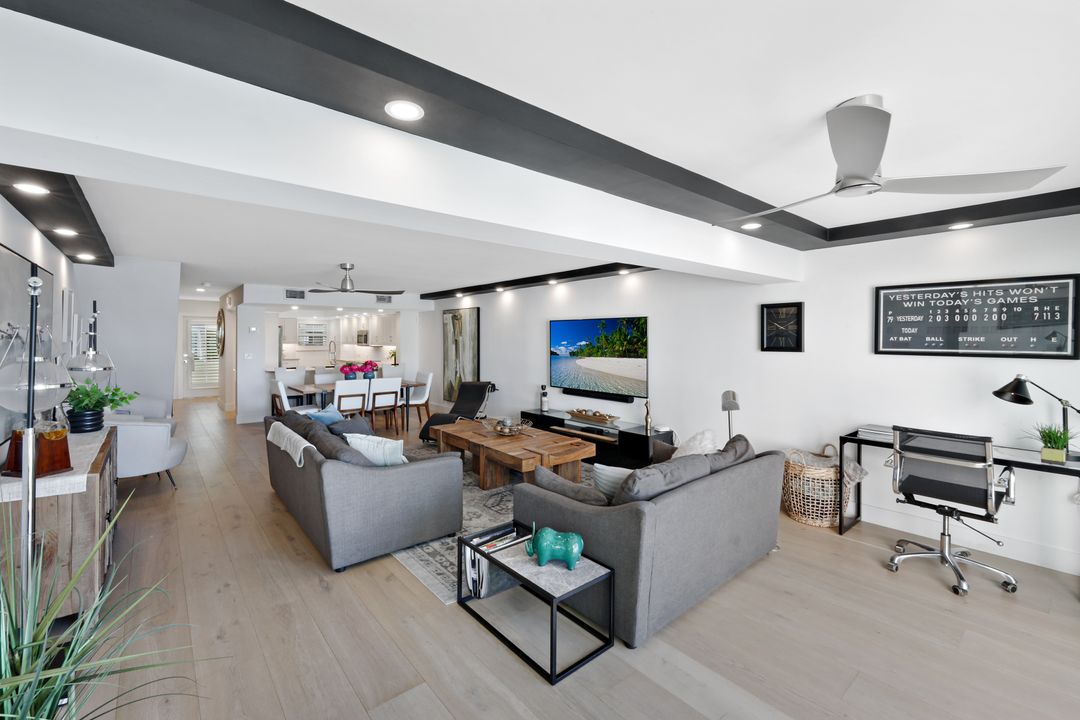 800 River Point Dr #212, Naples, FL 34102