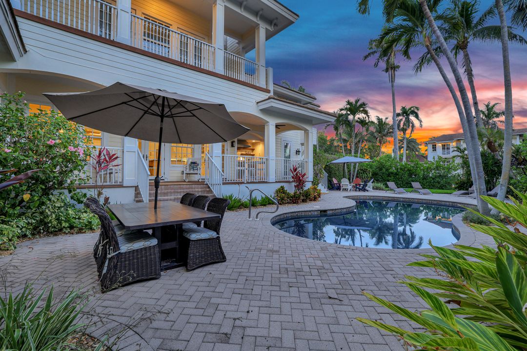 1550 Gordon Dr, Naples, FL 34102