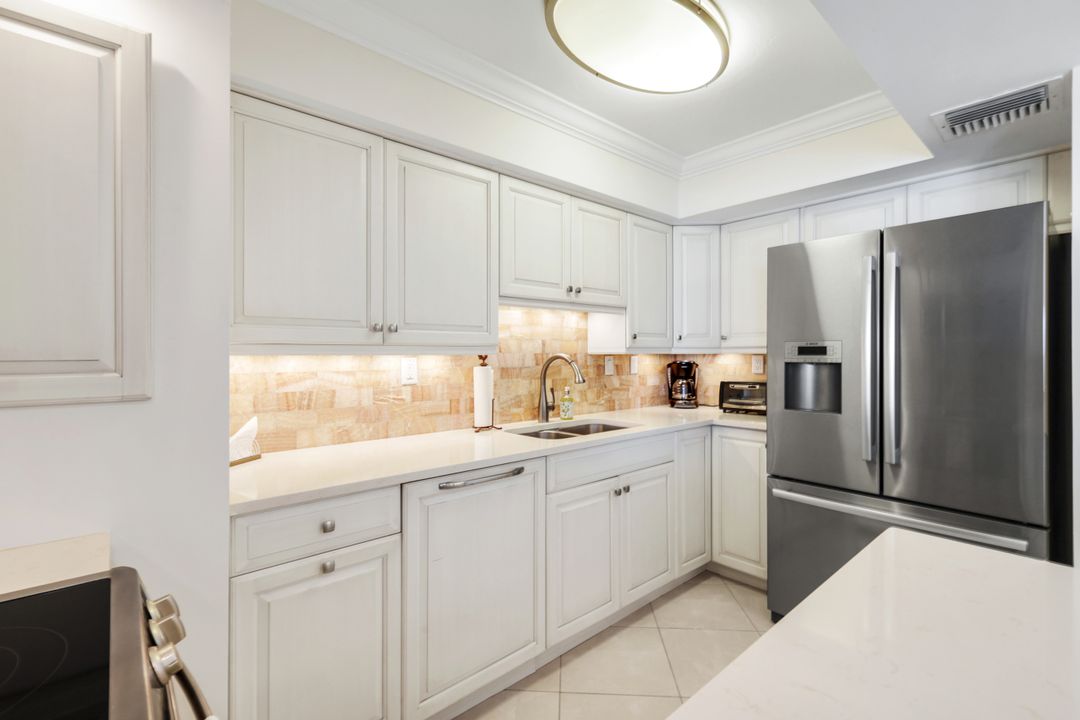 3443 Gulf Shore Blvd N #313, Naples, FL 34103