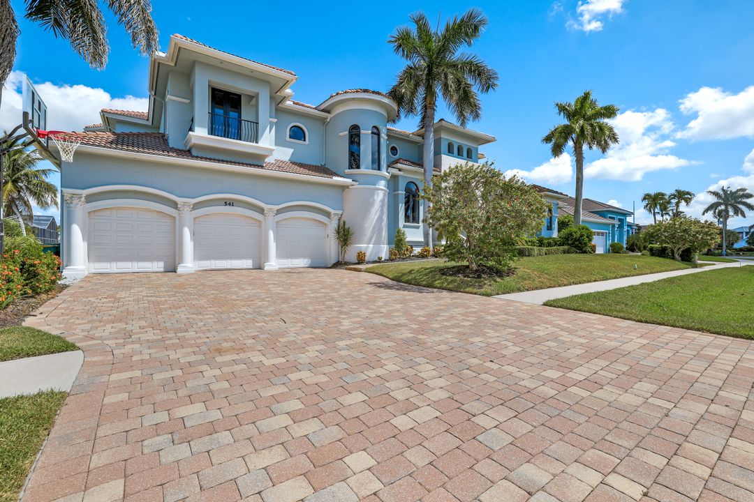 541 Taylor Ct, Marco Island, FL 34145