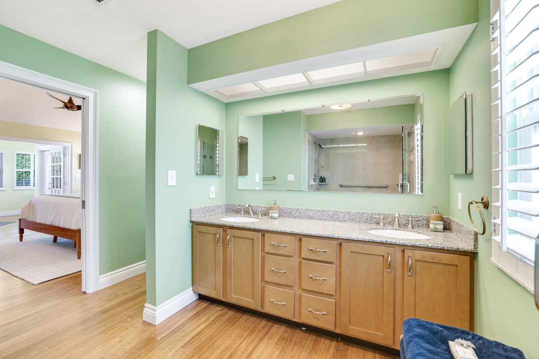 2319 Queens Way, Naples, FL 34112