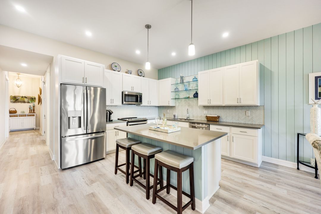 164 Indies Dr E #203, Naples, FL 34114