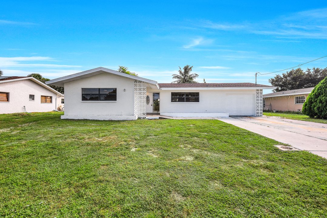 2270 42nd St SW, Naples, FL 34116