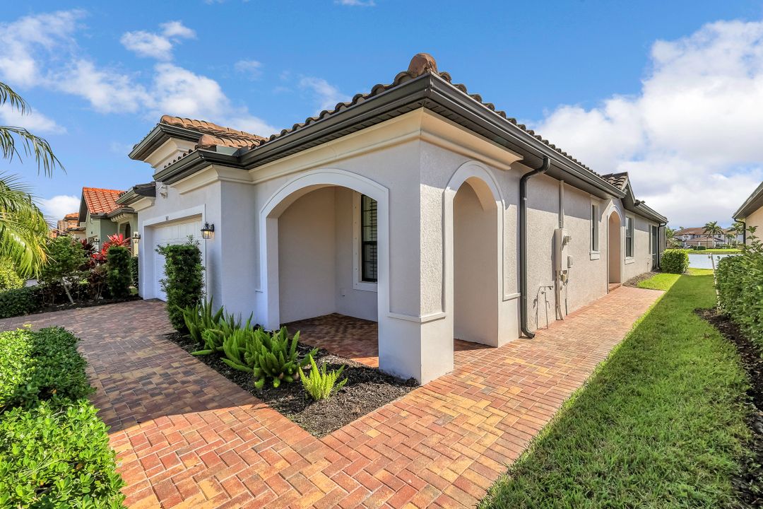 1603 Santiago Cir, Naples, FL 34113