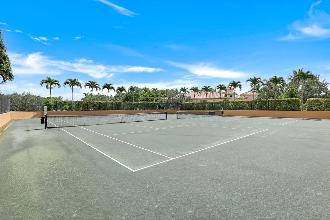 6597 Nicholas Blvd #306, Naples, FL 34108
