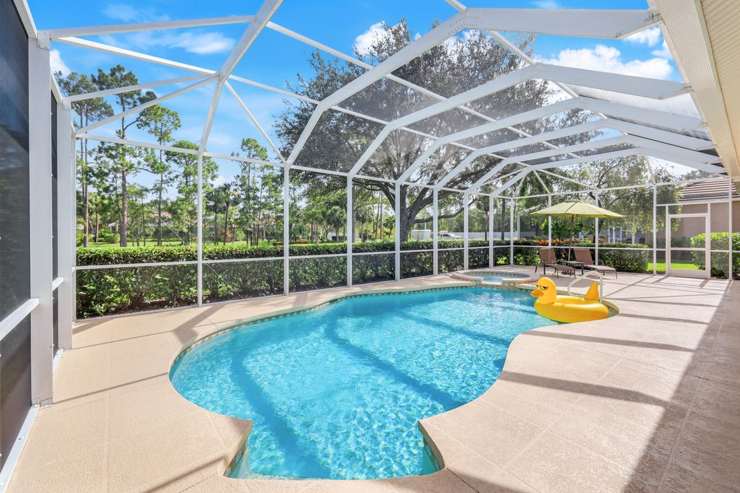 8397 Northhampton Ct, Naples, FL 34120