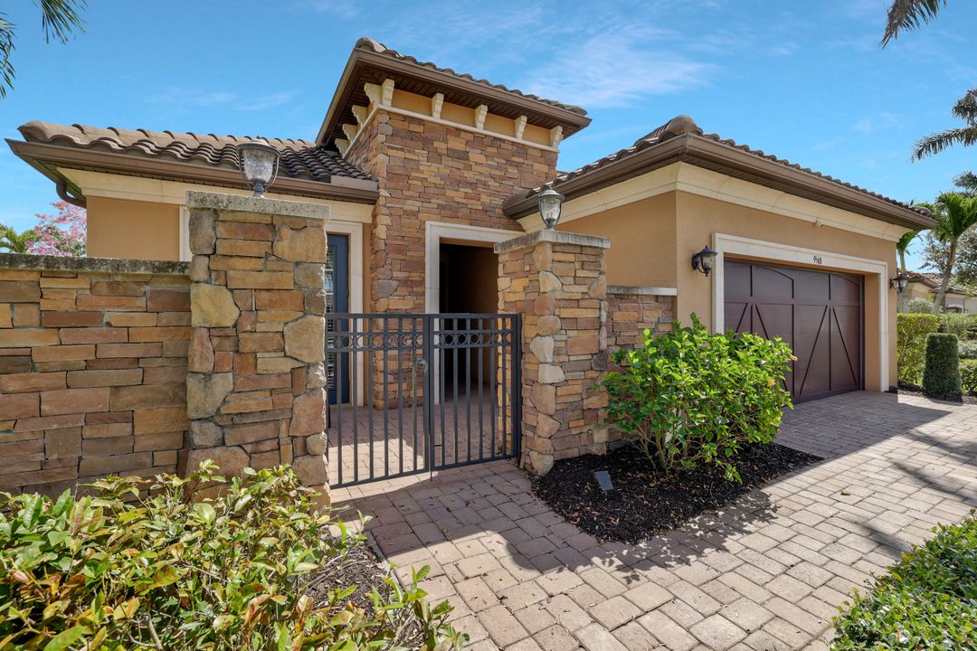 9568 Mussorie Ct, Naples, FL 34114