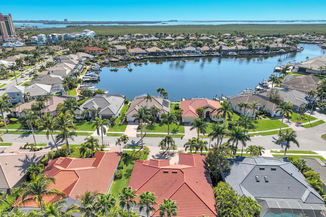 1817 Lagoon Ln, Cape Coral, FL 33914