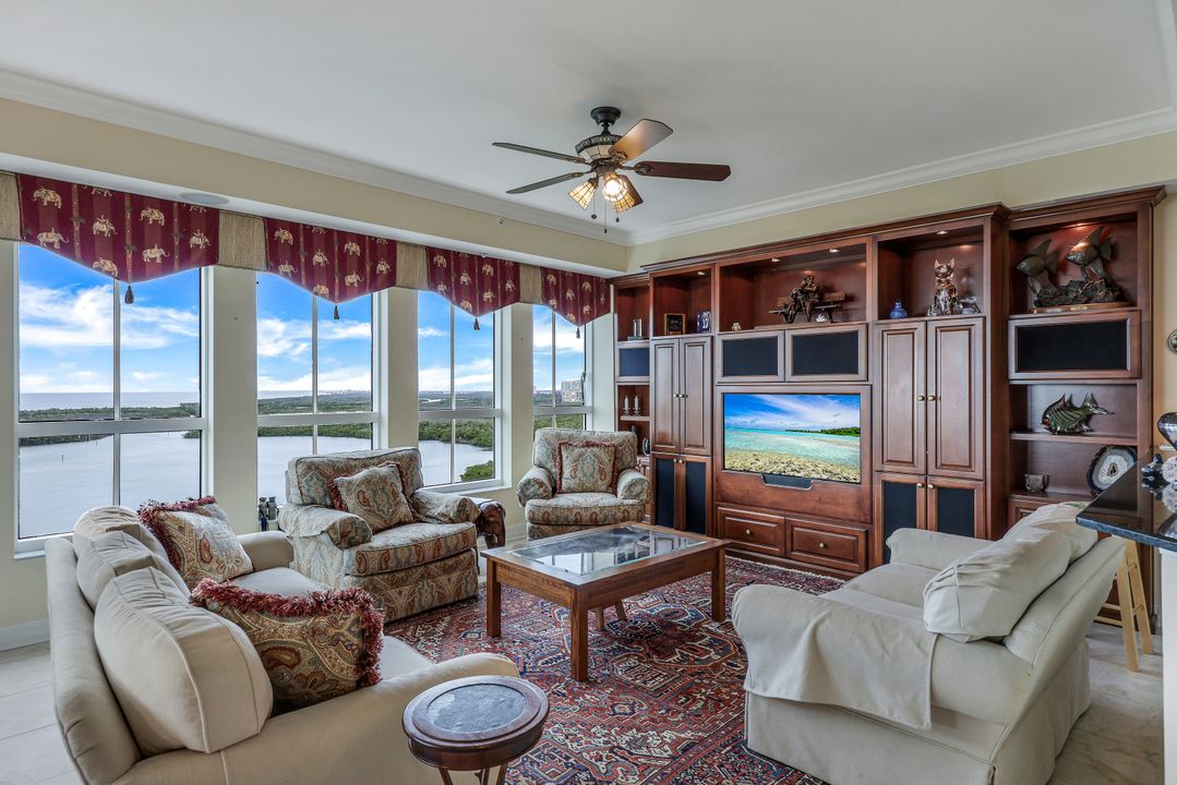295 Grande Way #1203, Naples, FL 34110