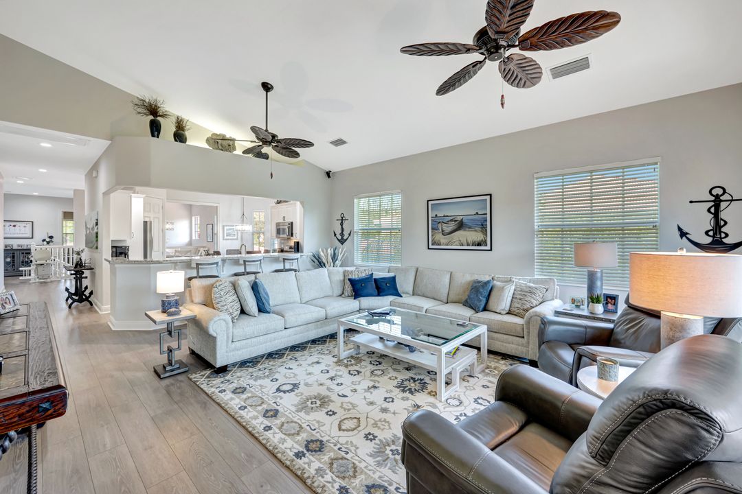 7842 Hawthorne Dr #1703, Naples, FL 34113
