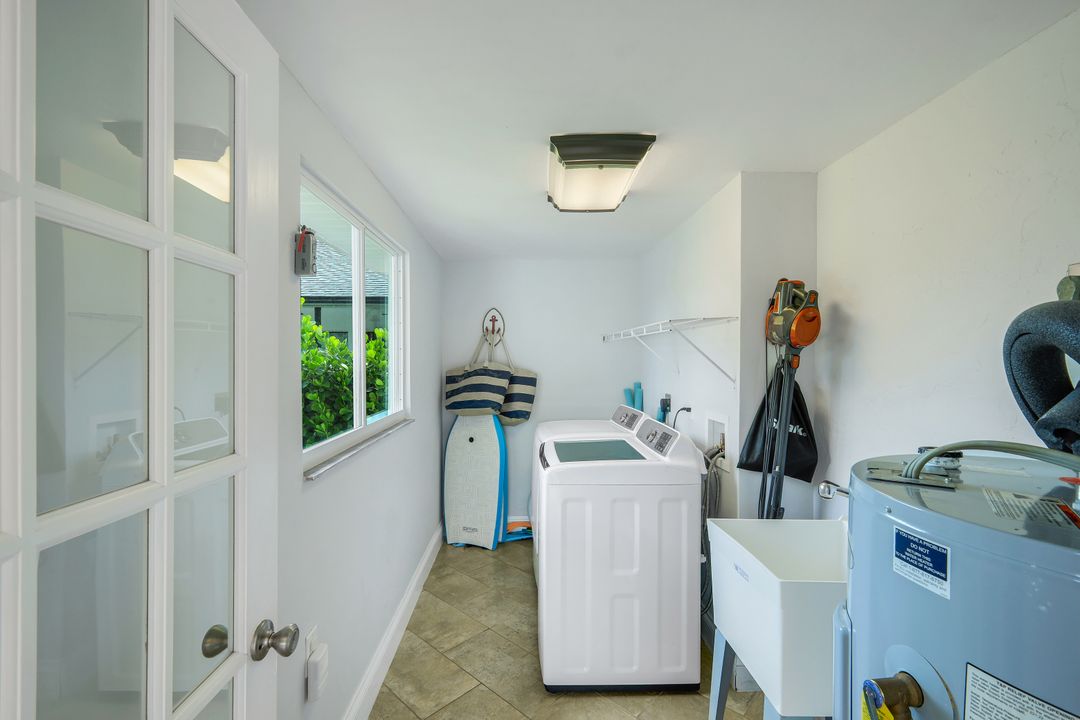 841 107th Ave N, Naples, FL 34108