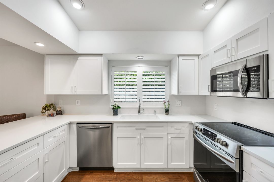 574 102nd Ave N, Naples, FL 34108