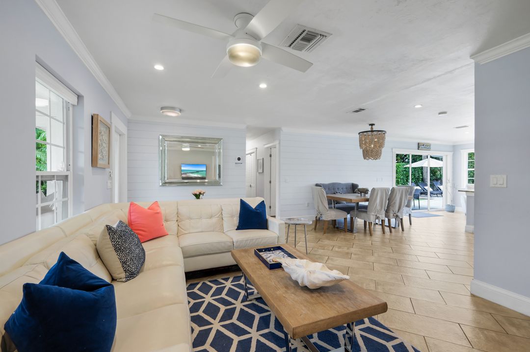 841 107th Ave N, Naples, FL 34108