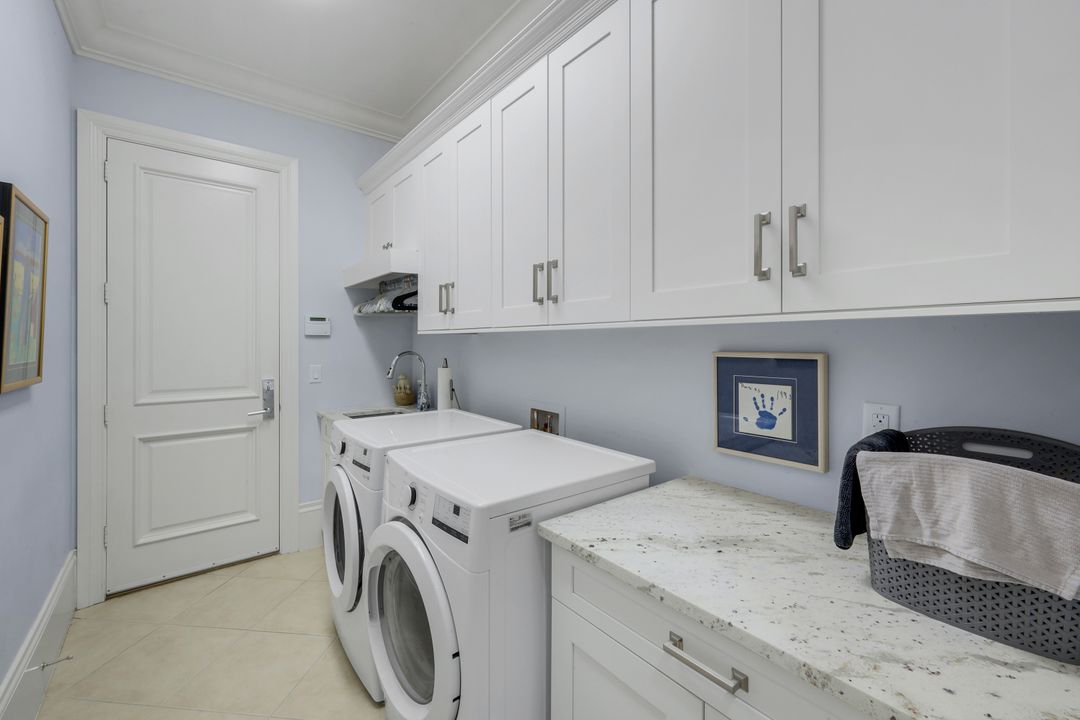 2048 Isla Vista Ln, Naples, FL 34105