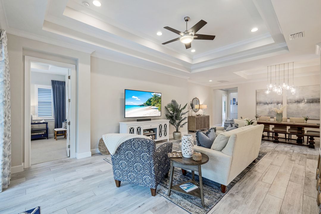 6323 Antigua Way, Naples, FL 34112