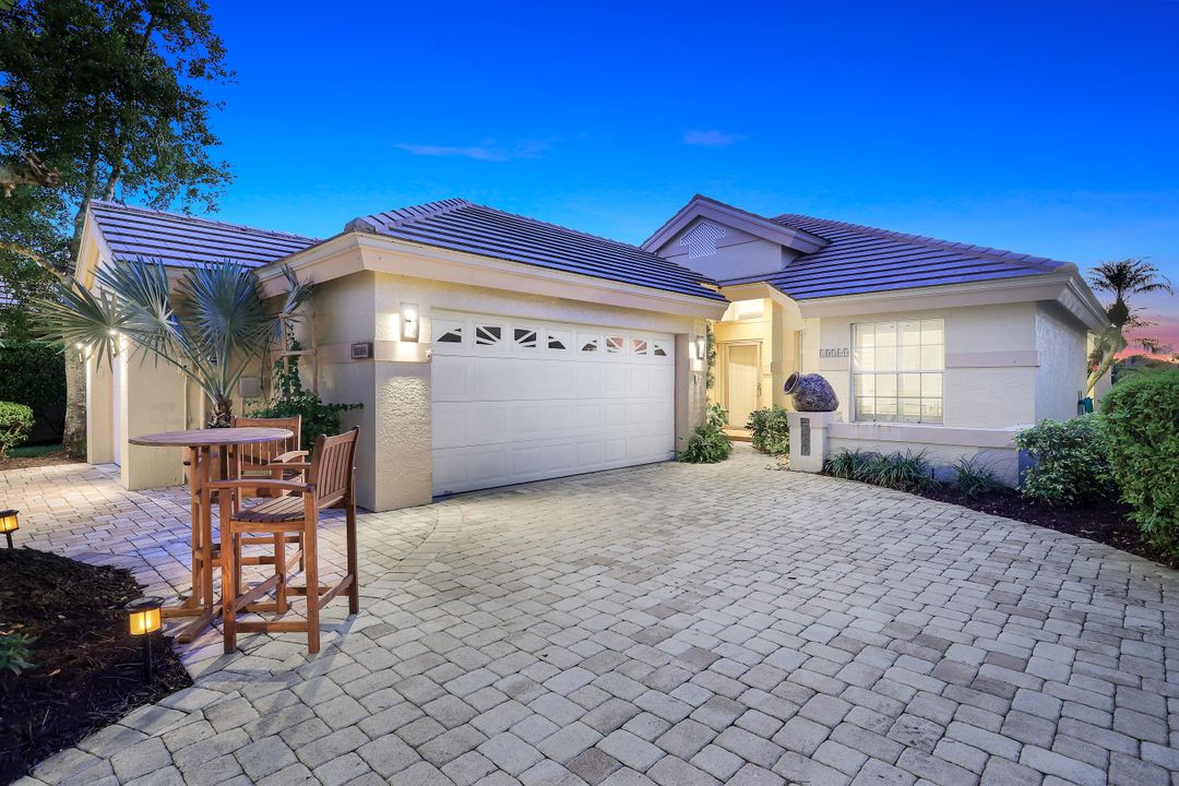 10366 Quail Crown Dr, Naples, FL 34119