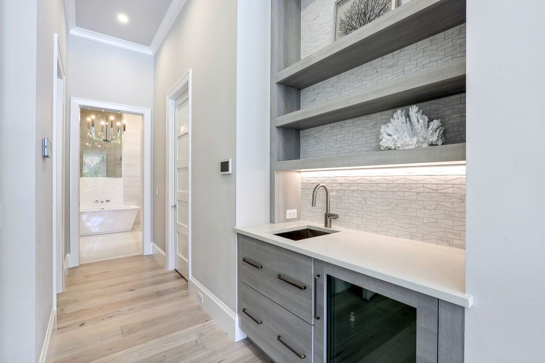 125 Caribbean Rd, Naples, FL 34108