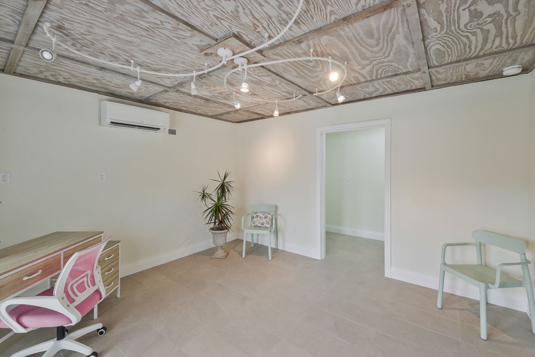 480 Oak Ave, Naples, FL 34108