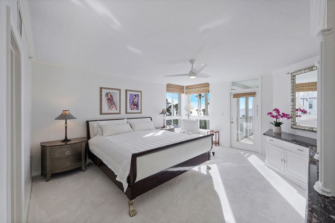 20 Seagate Dr #202, Naples, FL 34103